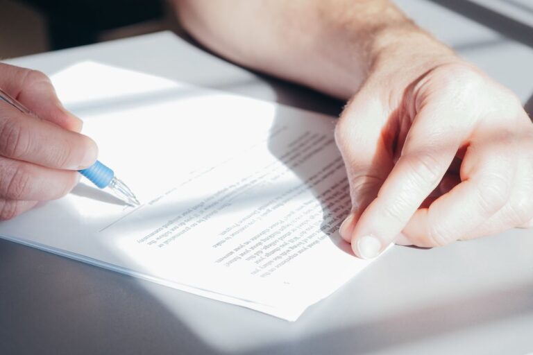 Signature d'un acte de vente immobiliere